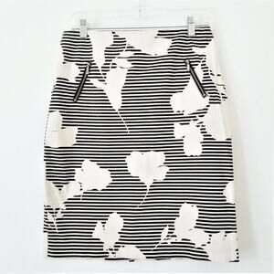 NEW YORK & COMPANY Stretch Black and White pencil skirt - Size 4